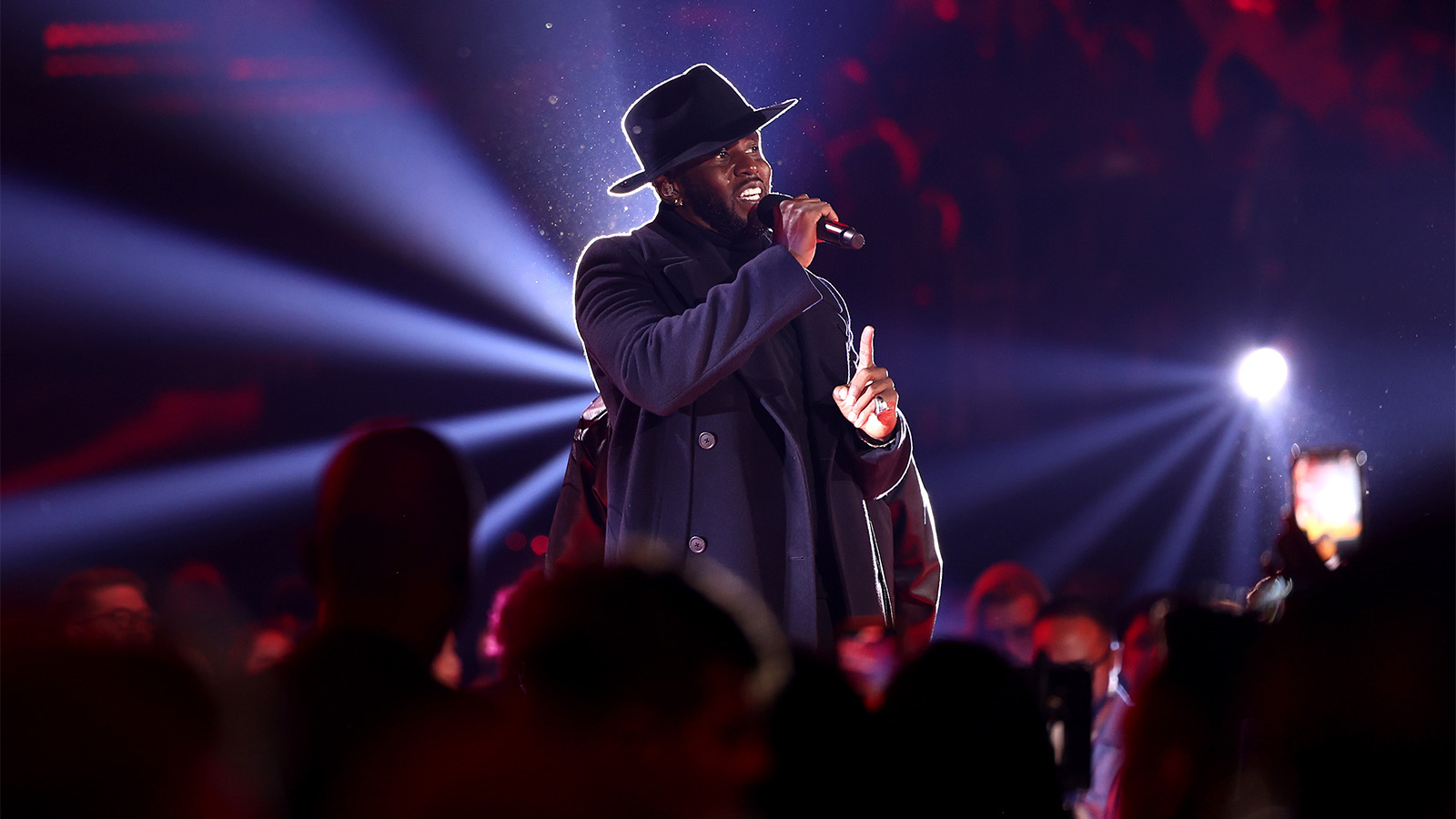 sean love combs performing at 2022 billboard music awards