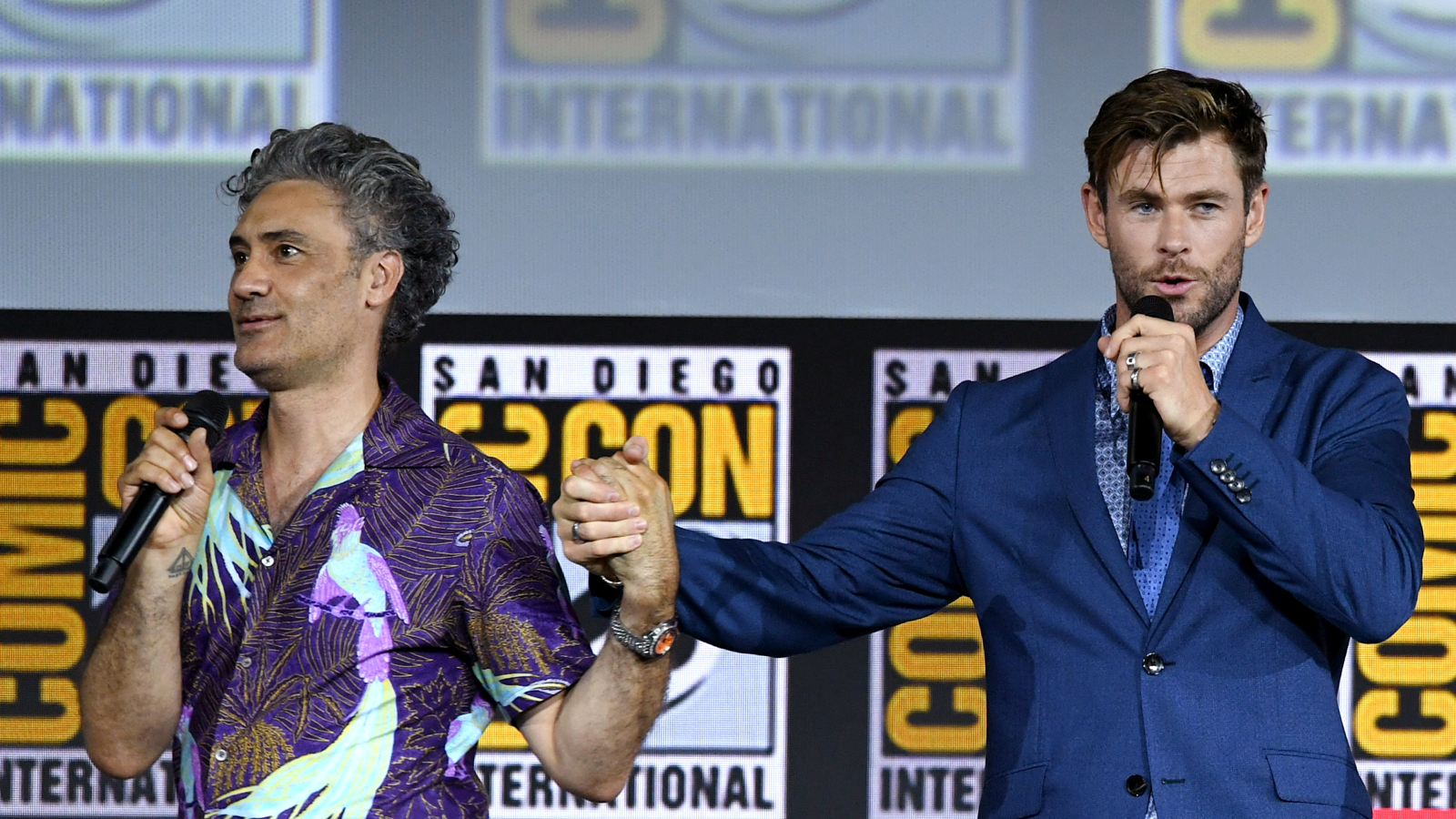 Taika Waititi and Chris Hemsworth