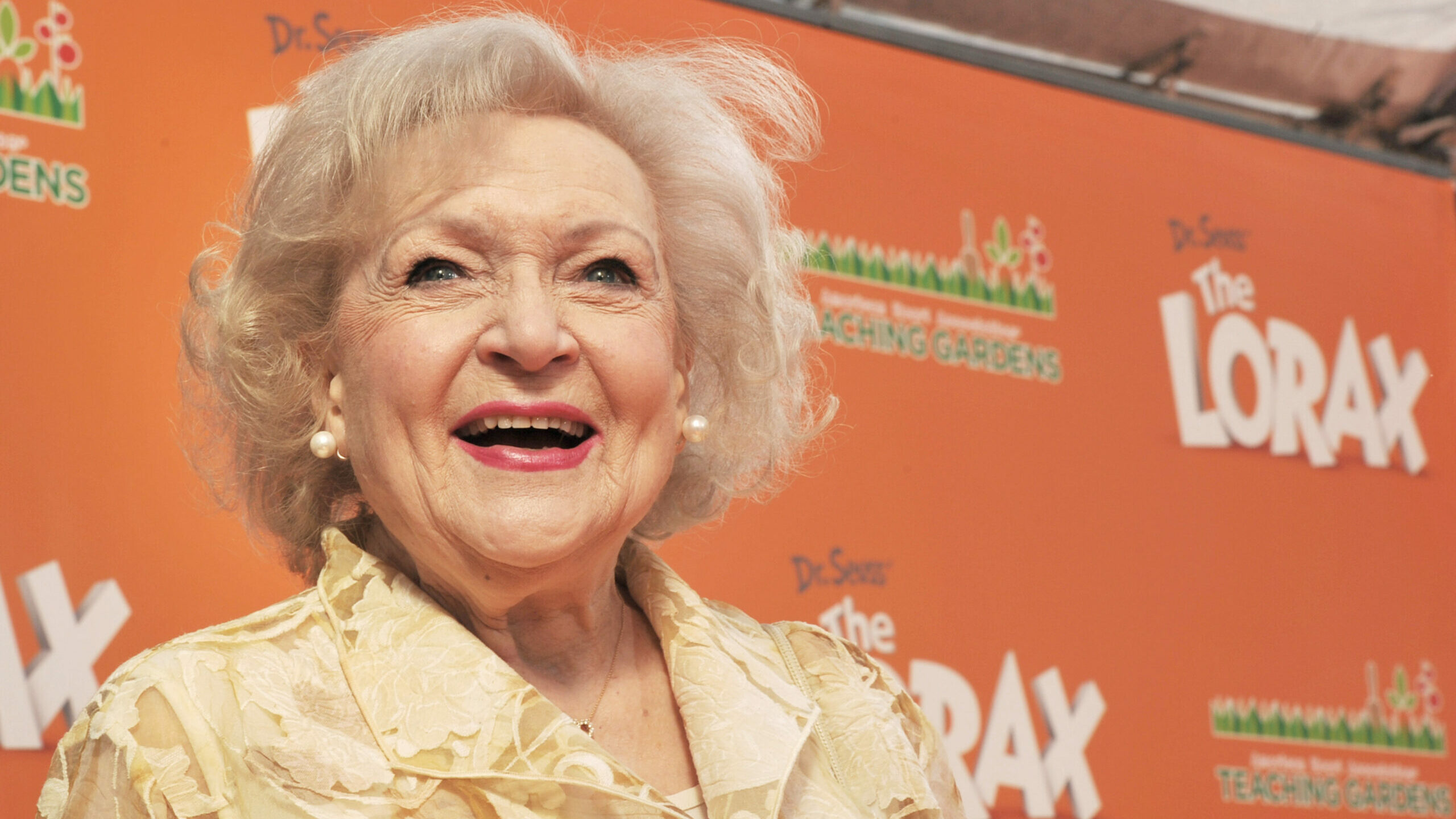 Betty White tribute kicks off Password