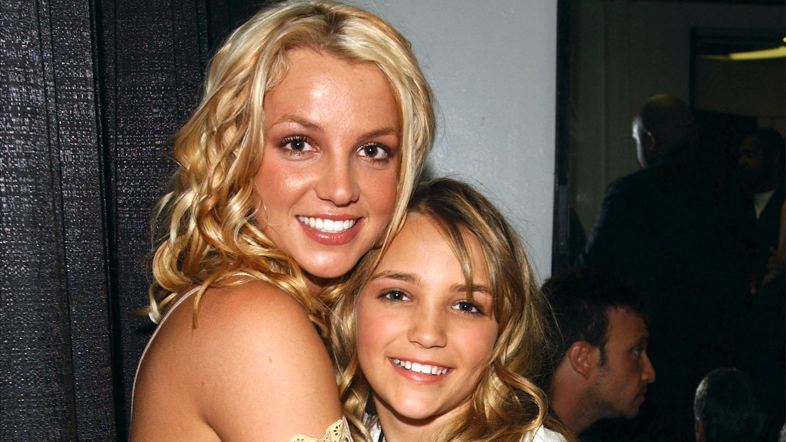 Britney Spears hugging Jamie Lynn Spears