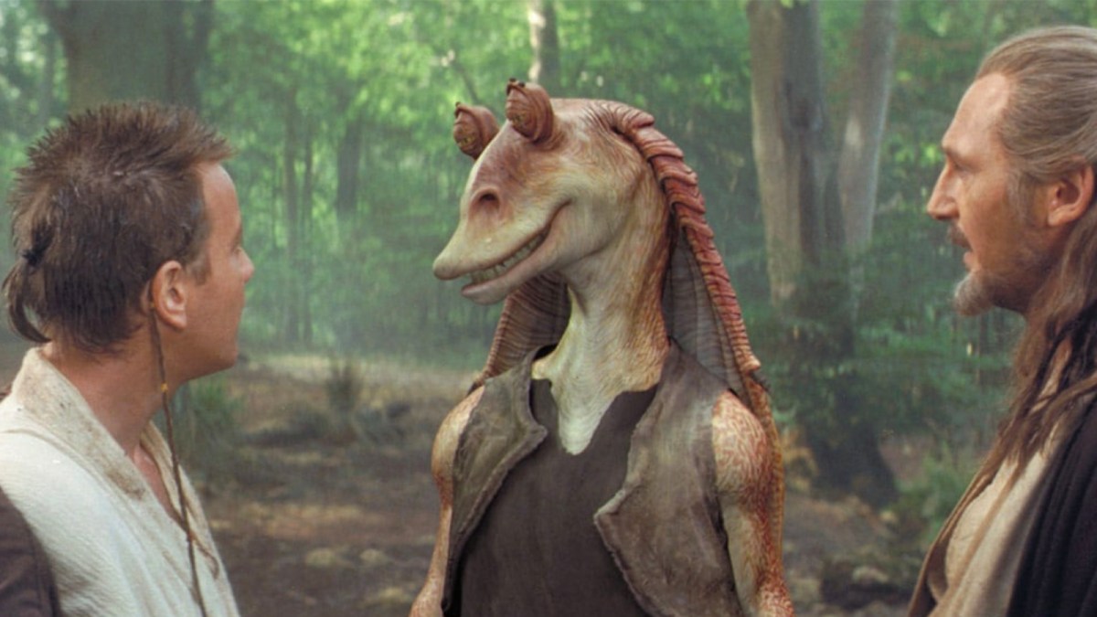 Jar Jar Binks entertains a pair of gentlemen friends