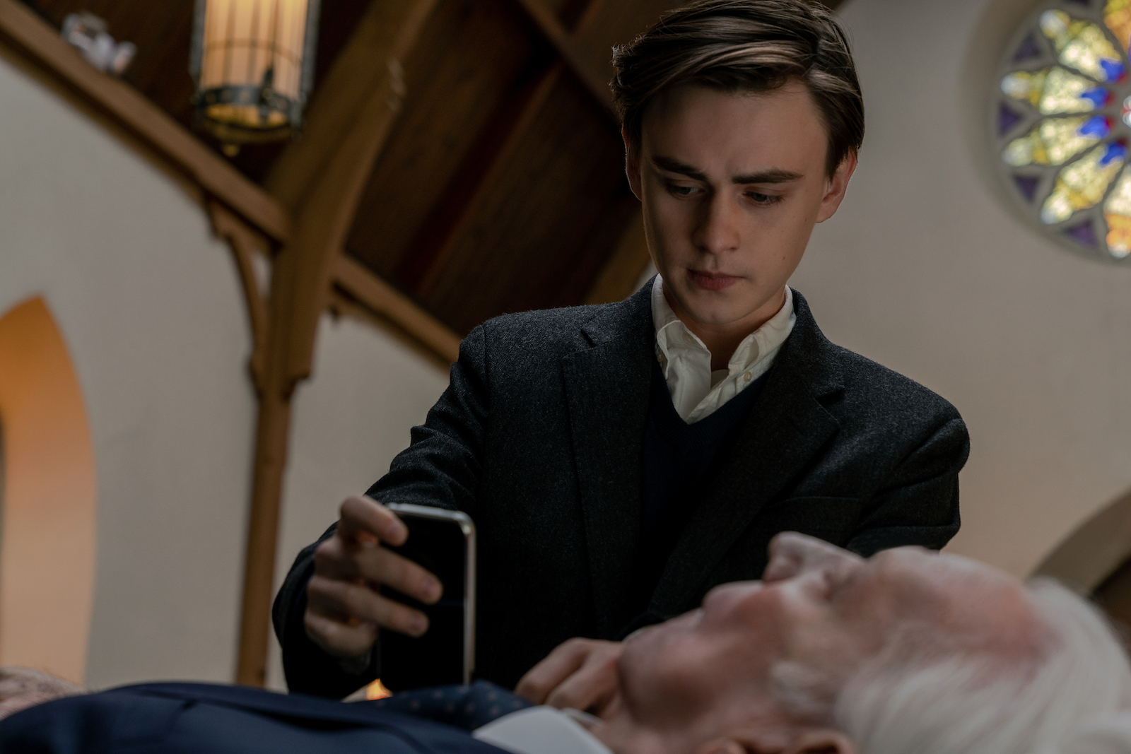 Jaeden Martell as Craig and Donald Sutherland as Mr. Harrigan in Mr. Harrigan’s Phone.