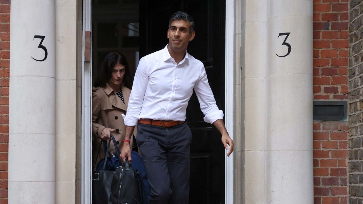 onservative MP Rishi Sunak leaves his office in Westminster on October 23, 2022 in London, England. Following Liz Truss's resignation as Conservative Party Leader and Prime Minister, candidates move to declare their intentions to run as her successor. Former Chancellor Rishi Sunak has confirmed he is in the race to be the next Conservative leader - and prime minister. (Photo by Hollie Adams/Getty Images)