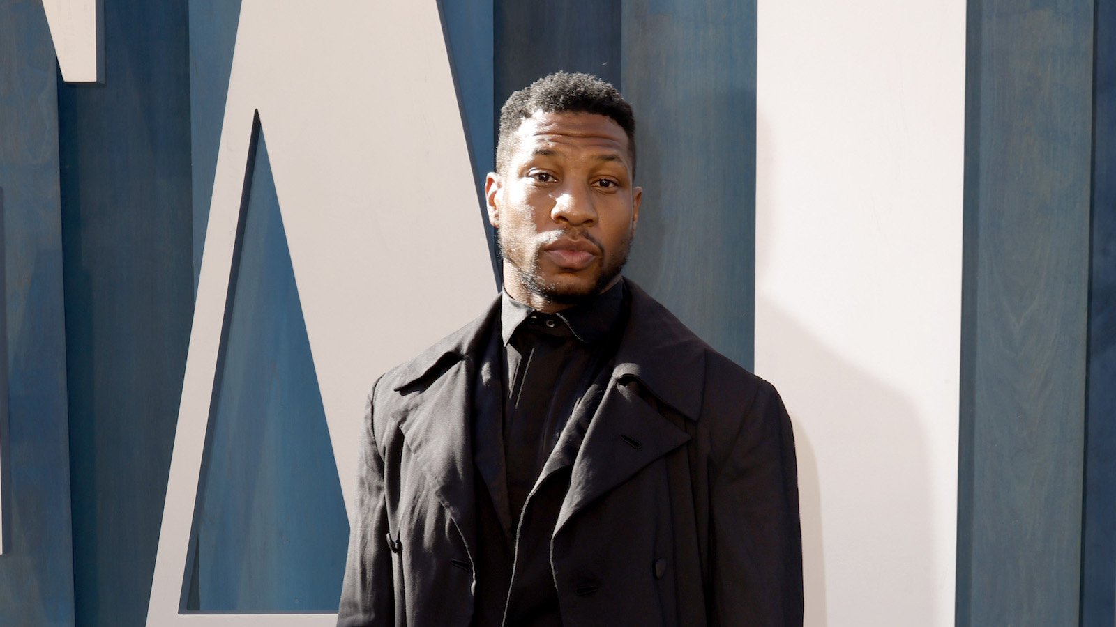 Jonathan Majors attends the 2022 Vanity Fair Oscar Party hosted by Radhika Jones at Wallis Annenberg Center for the Performing Arts on March 27, 2022 in Beverly Hills, California.