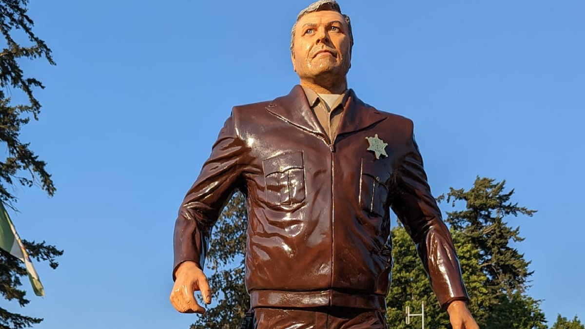 rambo sheriff teasle statue