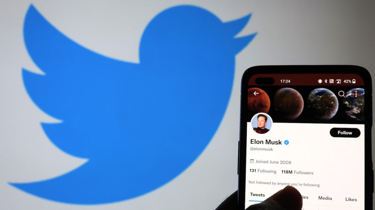 Elon Musk phone Twitter logo