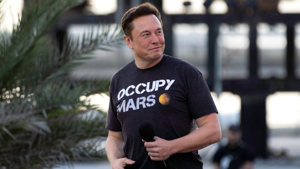 SpaceX founder Elon Musk walks on stage during a T-Mobile and SpaceX joint event on August 25, 2022 in Boca Chica Beach, Texas.