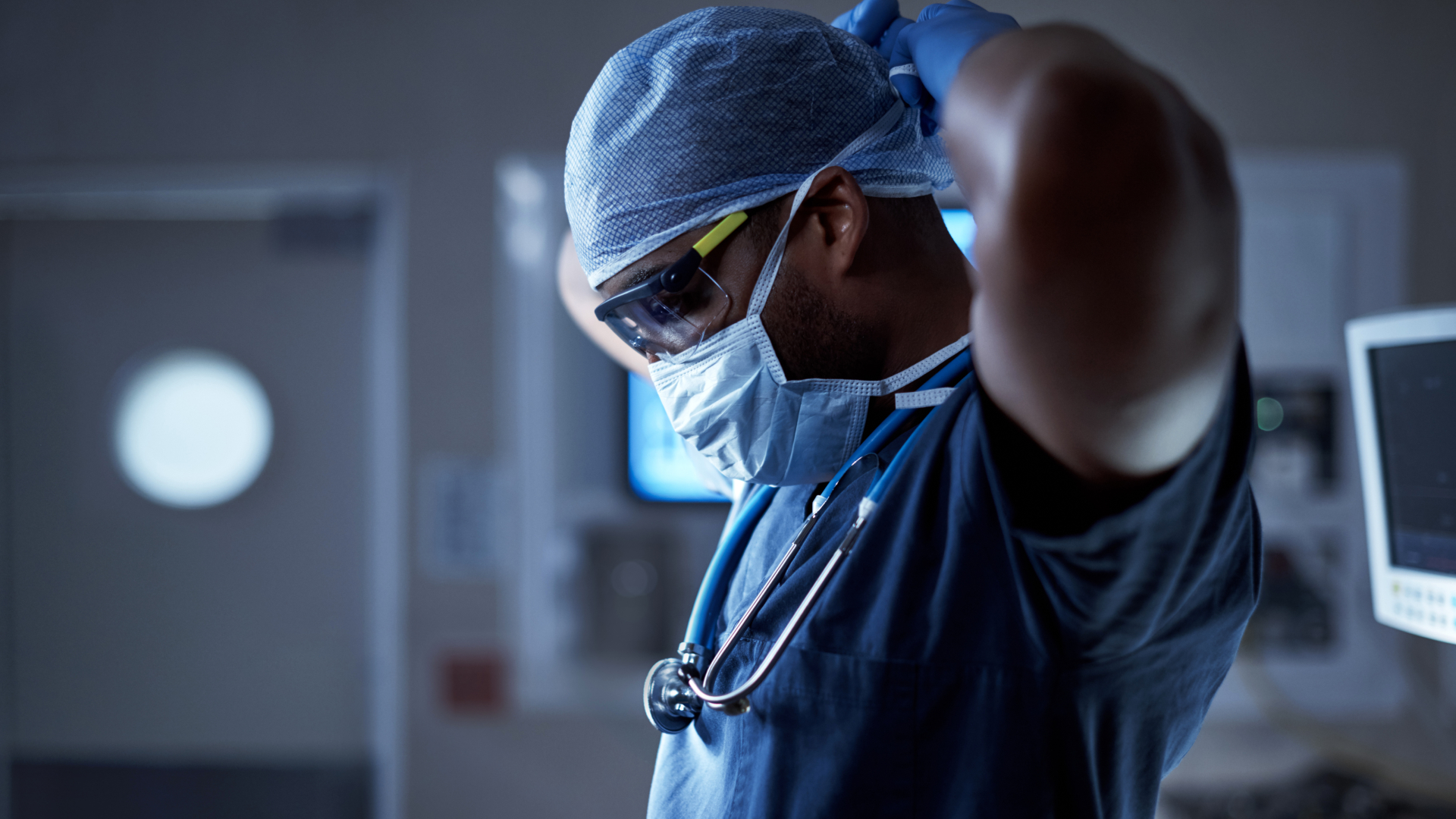 A doctor donning his mask.