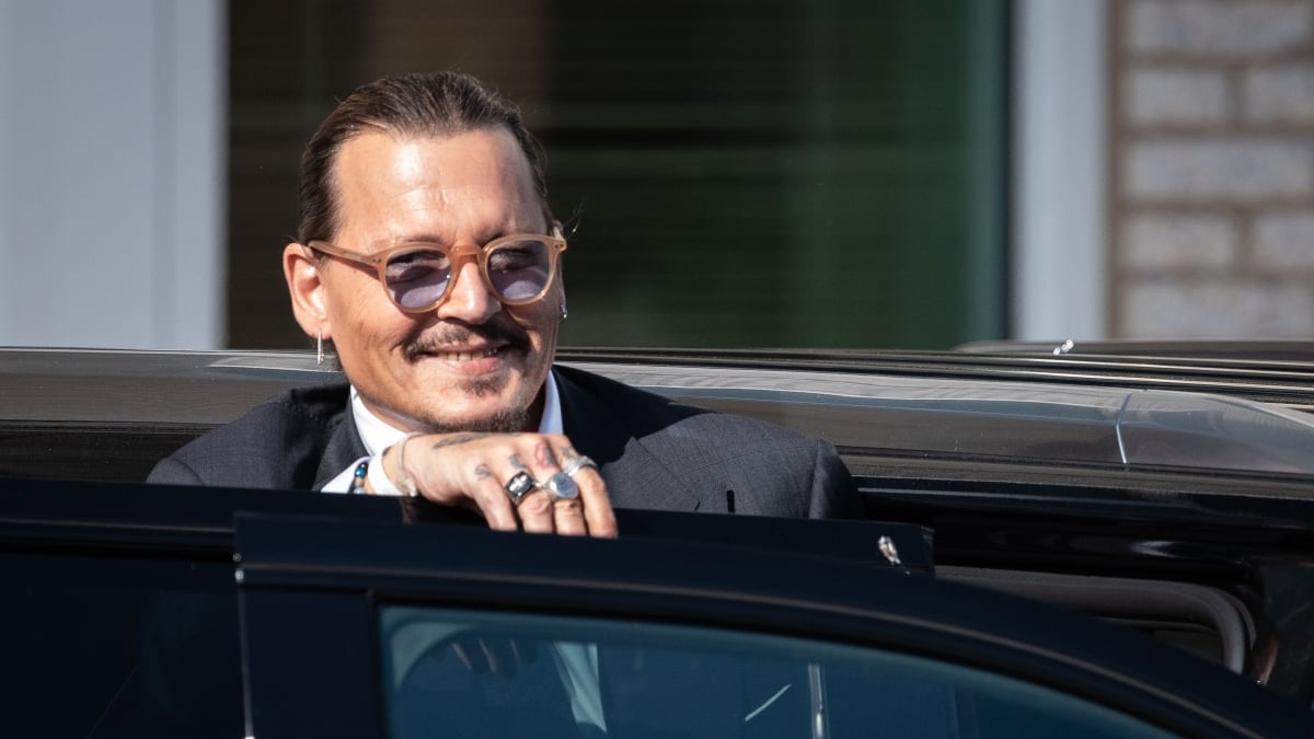 Johnny Depp getting into a car