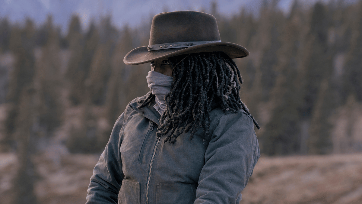 Maria (Rutina Wesley) concealing her face while confronting strangers