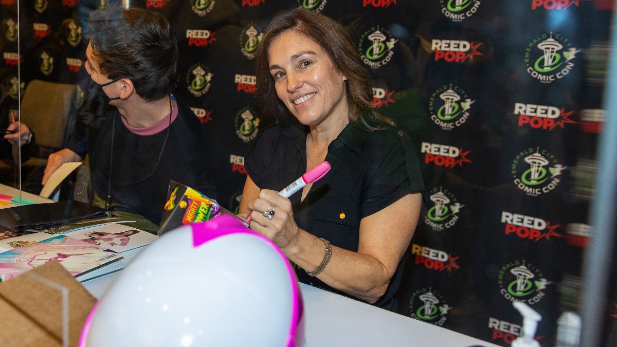 Amy Jo Johnson signing a Pink Ranger Helmet