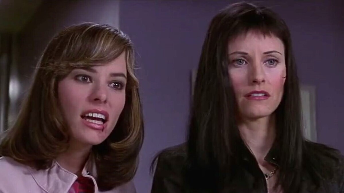 Parker Posey and Courteney Cox in 'Scream 3' 