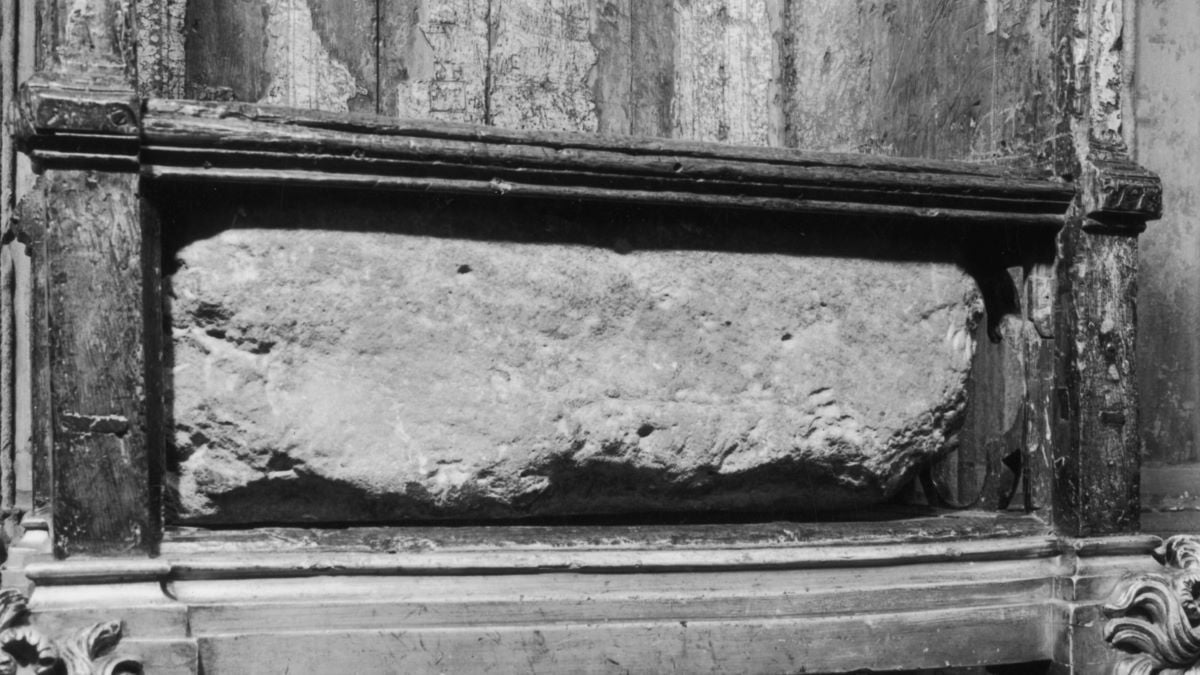 The Coronation Chair in Westminster Abbey, London, with the Stone of Scone underneath it. (Photo by Vic Stacey/Fox Photos/Getty Images)