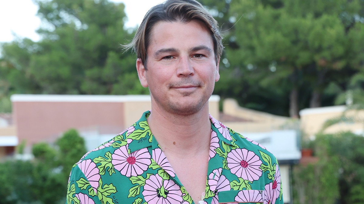 SANTA MARGHERITA DI PULA, ITALY - JUNE 12: Josh Hartnett attends the Filming Italy 2022 red carpet on June 12, 2022 in Santa Margherita di Pula, Italy.