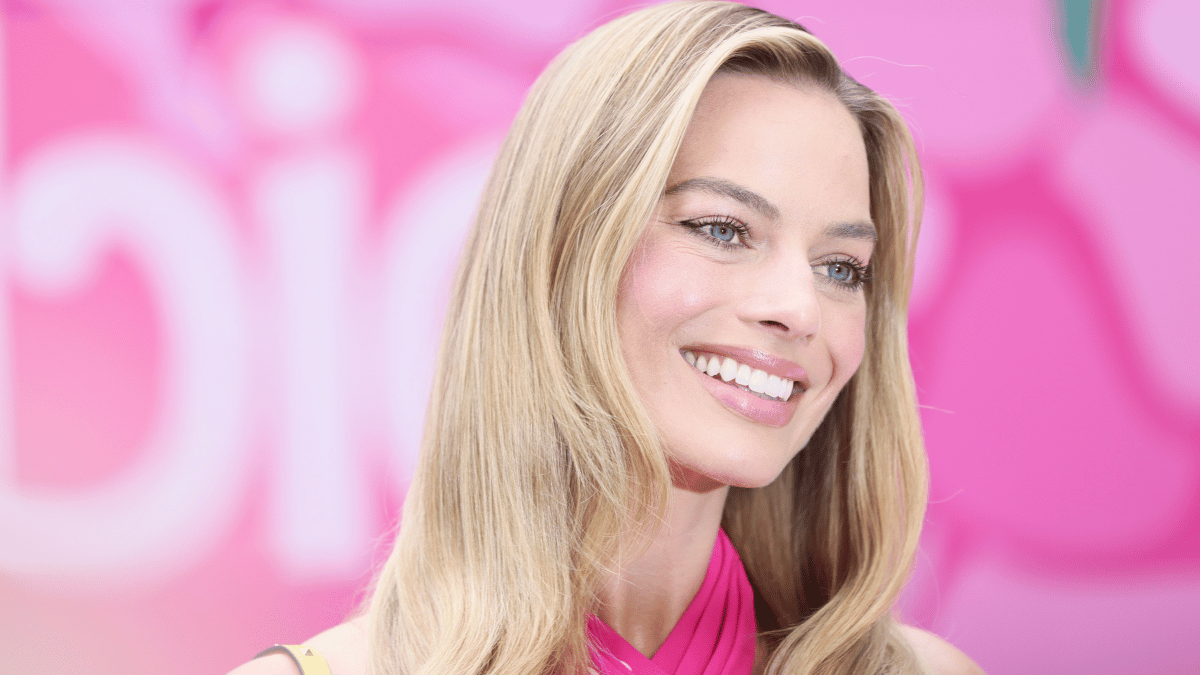 Margot Robbie in pink