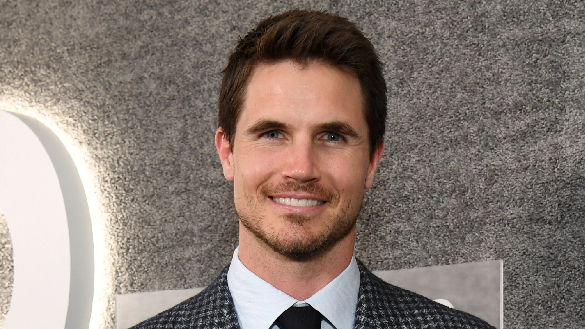 Robbie Amell