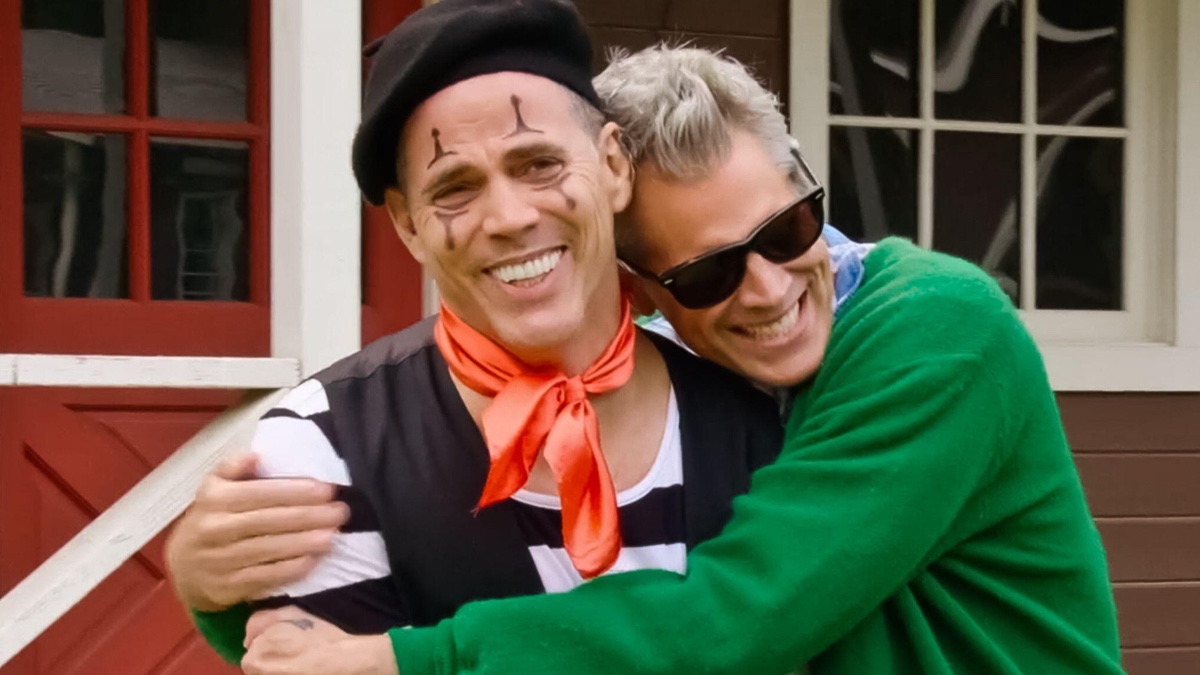 Johnny Knoxville hugs Steve-O, who is dressed as a mime.