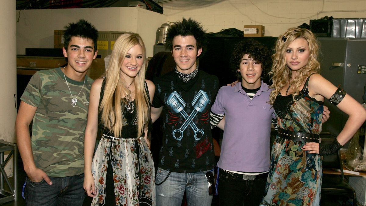 ANAHEIM, CA - JULY 22: (L-R) Joseph Jonas, AJ Michalka, Kevin Jonas, Nicholas Jonas and Aly Michalka pose backstage at the Radio Disney Totally 10 Birthday Concert held at the Arrowhead Pond of Anaheim on July 22, 2006 in Anaheim, California. (Photo by Frazer Harrison/Getty Images for Radio Disney)