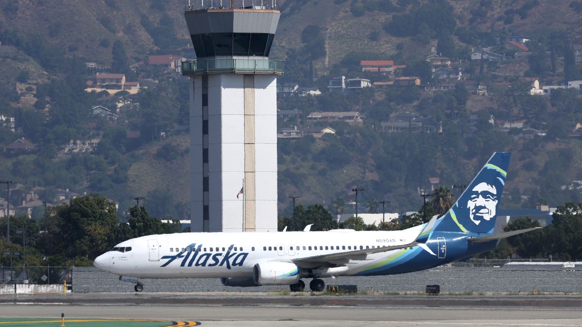 Alaska Airlines plane