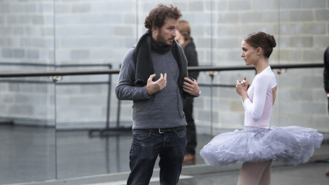 Director Darren Aronofsky and star Natalie Portman filming 'Black Swan'