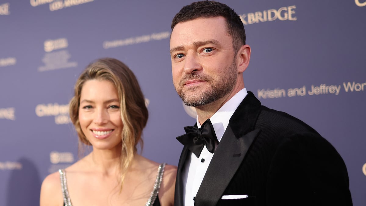 SANTA MONICA, CALIFORNIA - OCTOBER 08: (L-R) Jessica Biel and Justin Timberlake attend the 2022 Children’s Hospital Los Angeles Gala at the Barker Hangar on October 08, 2022 in Santa Monica, California.