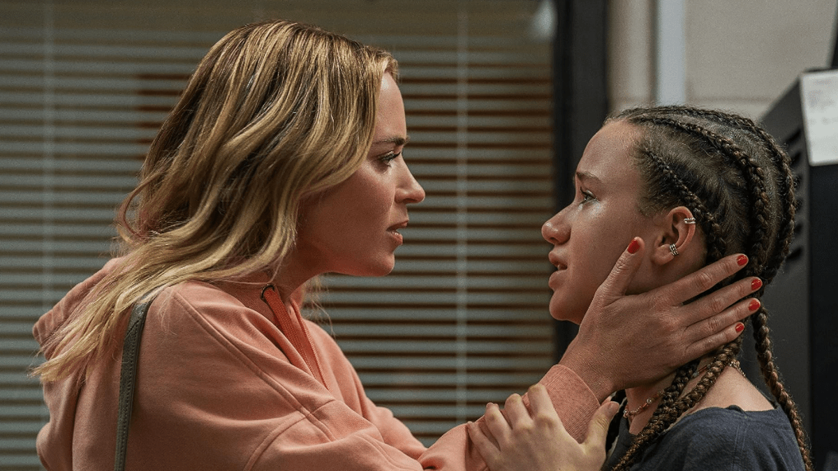 Emily Blunt and Chloe Coleman in 'Pain Hustlers'