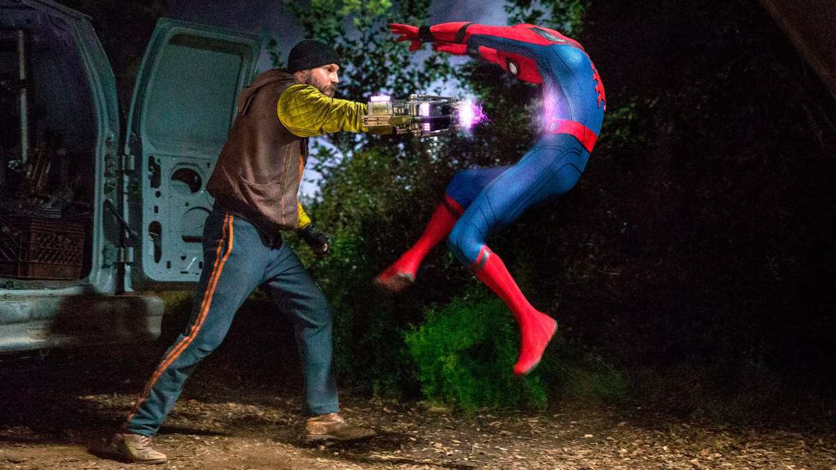 Shocker punching Spider-Man in 'Spider-Man: Homecoming'