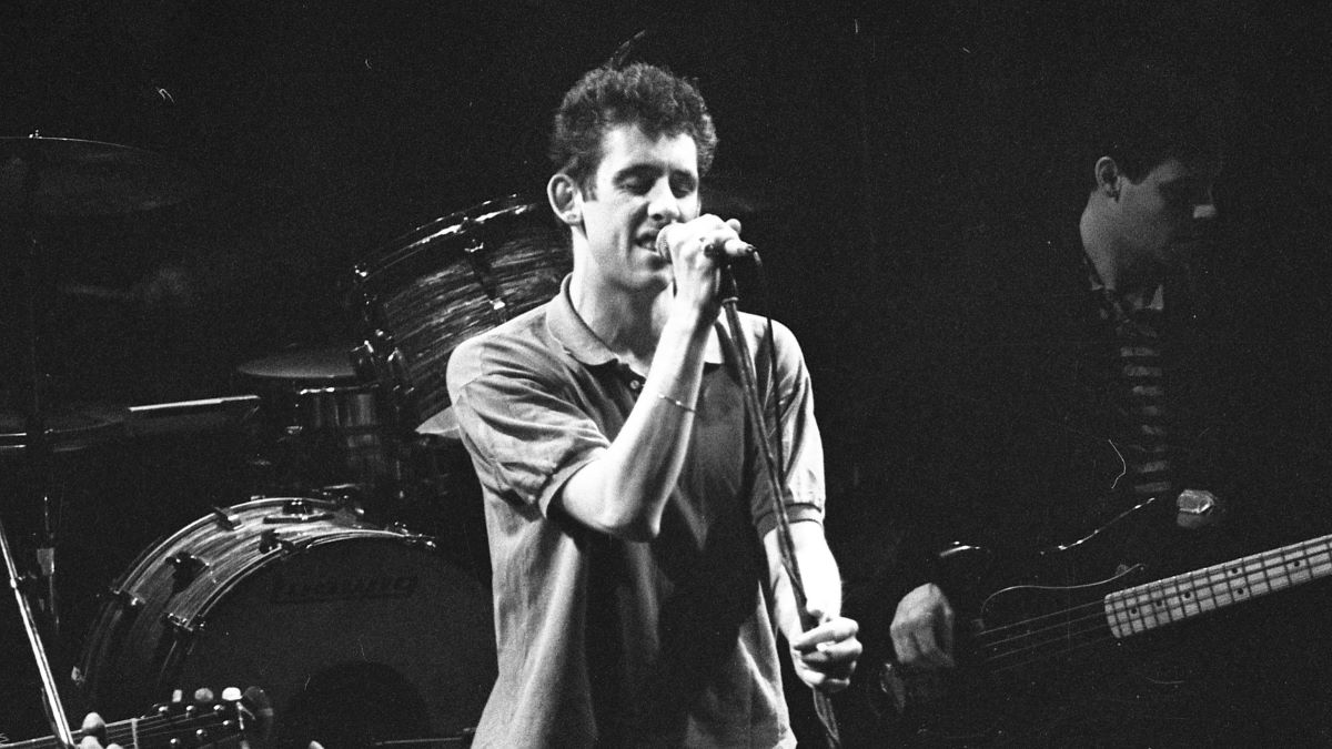 The Pogues on stage at The Olympia Ballroom 19/12/1986. 1286-536 (Part of the Independent Newspapers Ireland/NLI Collection). (Photo by Independent News And Media/Getty Images)