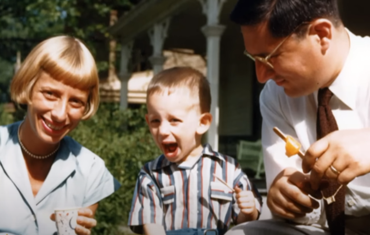 Leah (l) and Arnold Spielberg (r), with their young son Steven (c) during the late 1940s