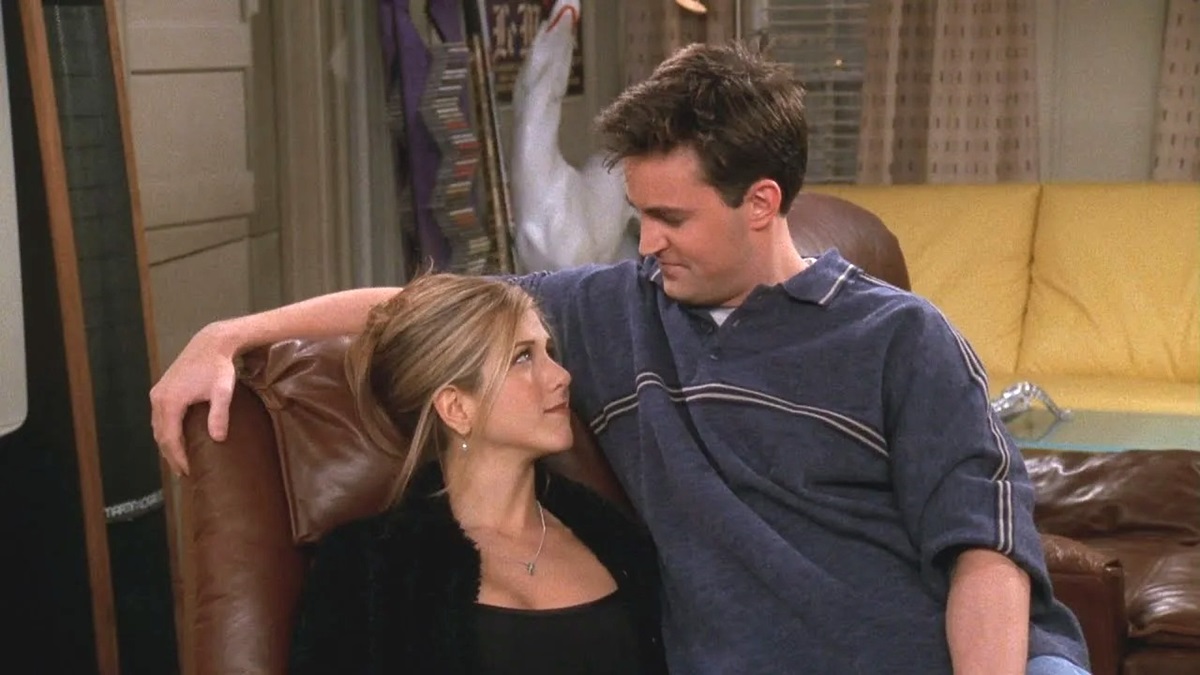 Matthew Perry and Jennifer Aniston on 'Friends'