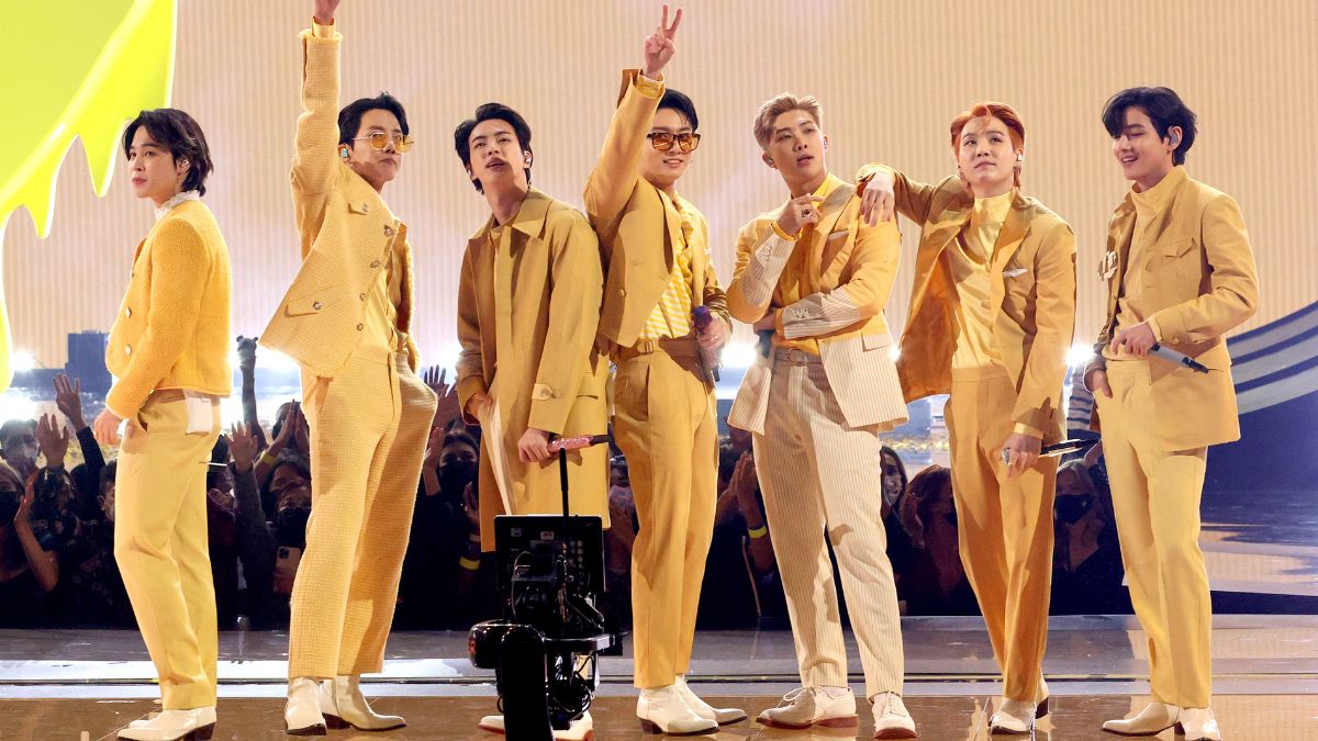 LOS ANGELES, CALIFORNIA - NOVEMBER 21: (L-R) Jimin, J-Hope, Jin, Jungkook, RM, Suga, and V of BTS perform onstage during the 2021 American Music Awards at Microsoft Theater on November 21, 2021 in Los Angeles, California. (Photo by Kevin Winter/Getty Images for MRC)