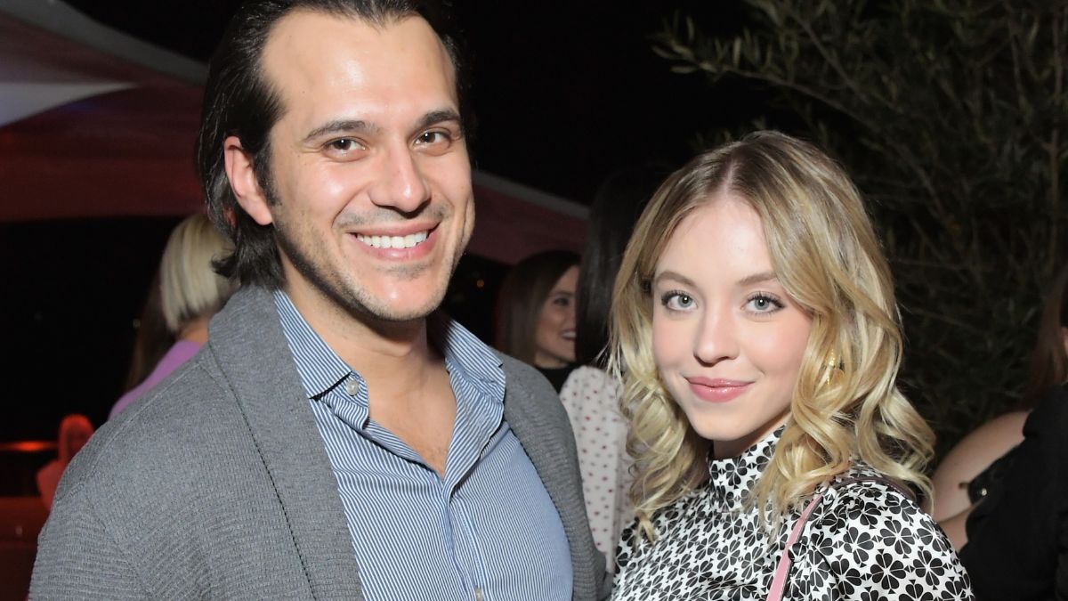 LOS ANGELES, CA - OCTOBER 23: Jonathan Davino (L) and Sydney Sweeney attend the InStyle and Kate Spade dinner at Spring Place on October 23, 2018 in Los Angeles, California. (Photo by Charley Gallay/Getty Images for InStyle)