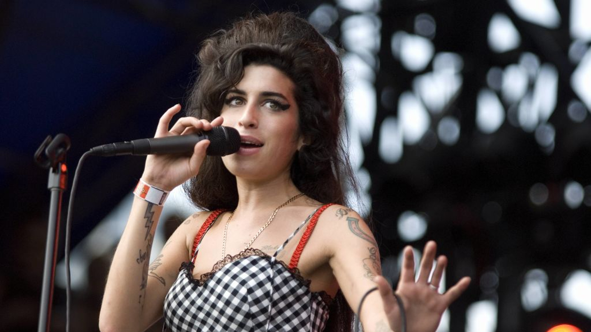 LOLLAPALOOZA Photo of Amy WINEHOUSE, Amy Winehouse performing on stage 