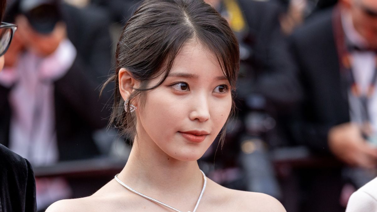 CANNES, FRANCE - MAY 26: Lee Ji-eun attends the screening of "Broker (Les Bonnes Etoiles)" during the 75th annual Cannes film festival at Palais des Festivals on May 26, 2022 in Cannes, France. (Photo by Marc Piasecki/FilmMagic)