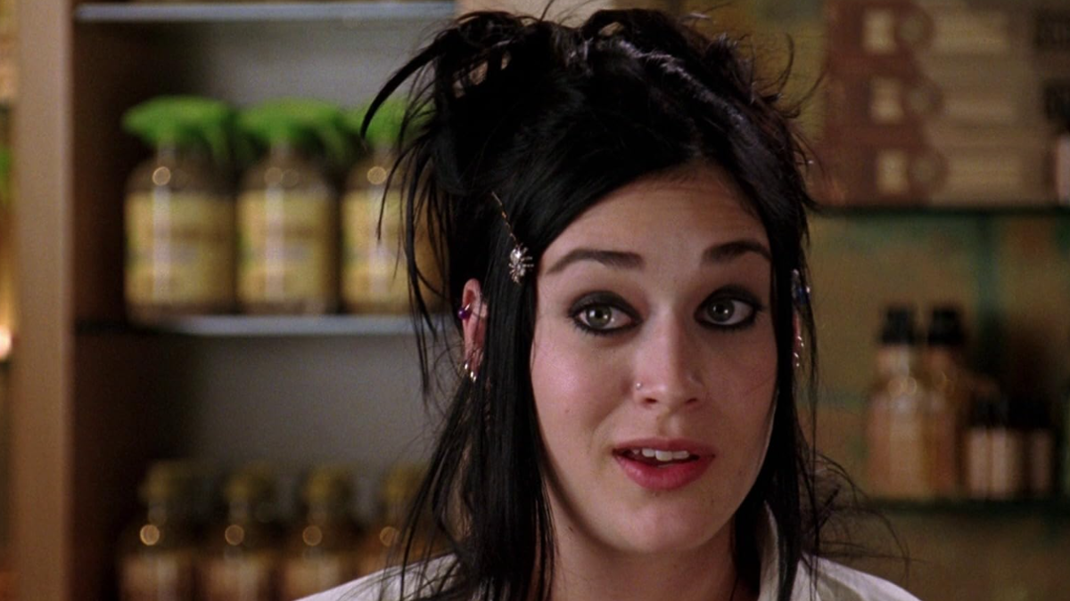 Lizzy Caplan in 'Mean Girls'