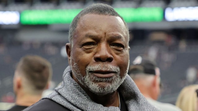 Actor and former Oakland Raiders player Carl Weathers stands on the Las Vegas Raiders sideline before the team's game against the Houston Texans at Allegiant Stadium on October 23, 2022 in Las Vegas, Nevada.