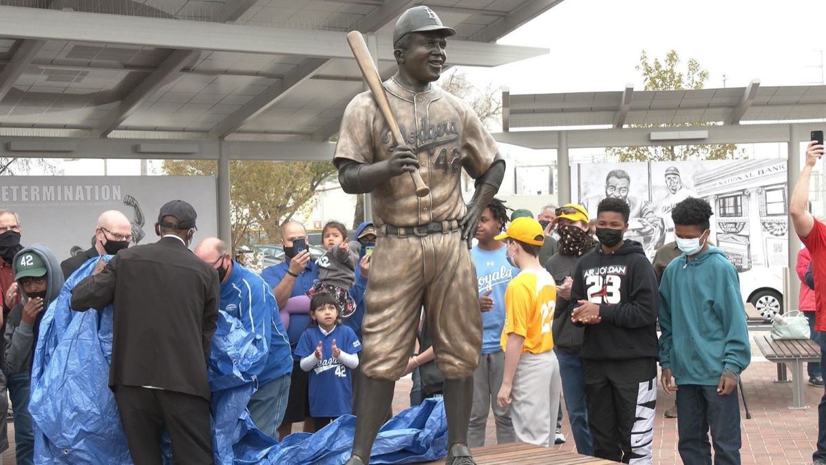 Jackie Robinson Statue