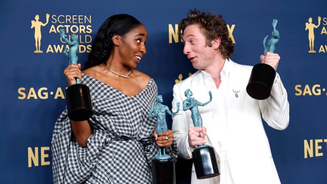 Jeremy Allen White and Ayo Edibiri at the 2024 SAG Awards