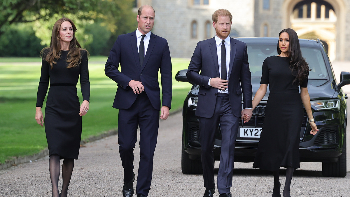 Catherine, Princess of Wales, Prince William, Prince of Wales, Prince Harry, Duke of Sussex, and Meghan, Duchess of Sussex on the long Walk at Windsor Castle arrive to view flowers and tributes to HM Queen Elizabeth on September 10, 2022 in Windsor, England. Crowds have gathered and tributes left at the gates of Windsor Castle to Queen Elizabeth II, who died at Balmoral Castle on 8 September, 2022.