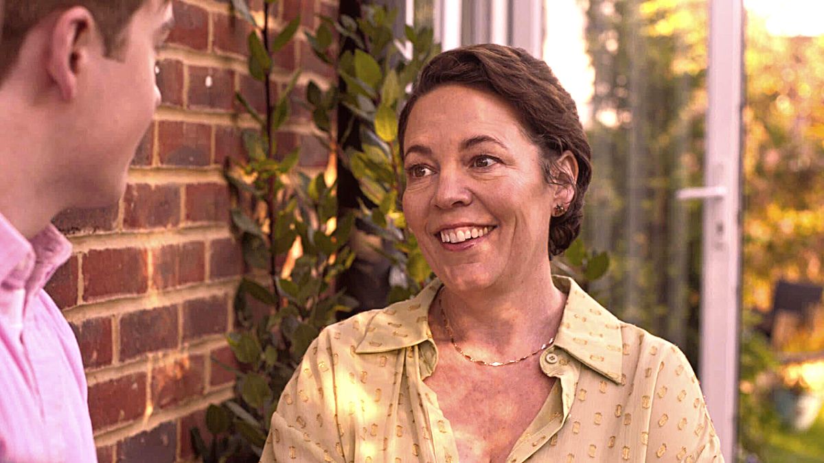 Olivia Colman in Season 2 of 'Heartstopper'.