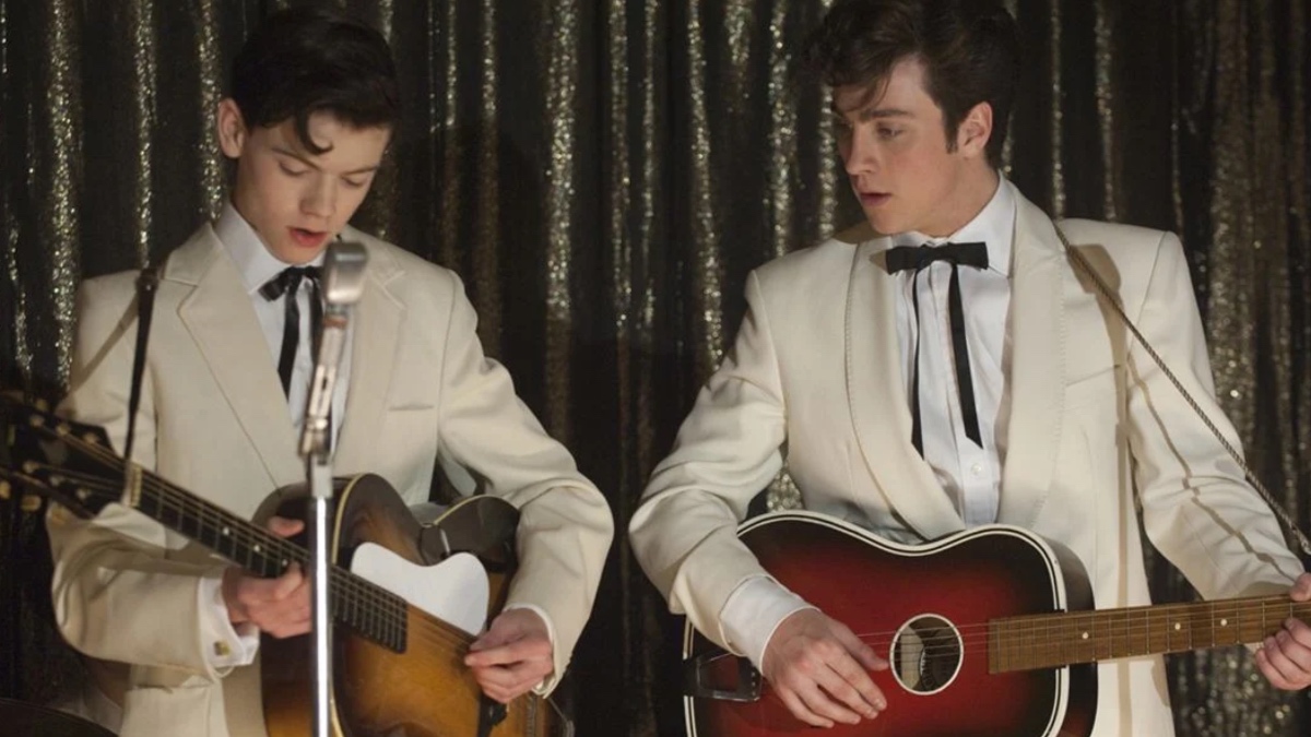 Paul Mccartney John Lennon play guitars on stage together