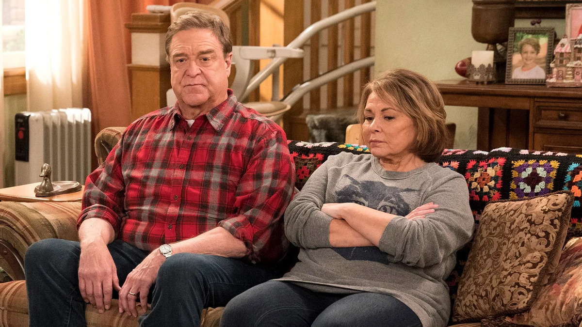 Dan (John Goodman) and Roseanne Conner (Roseanne Barr) in Roseanne season 10