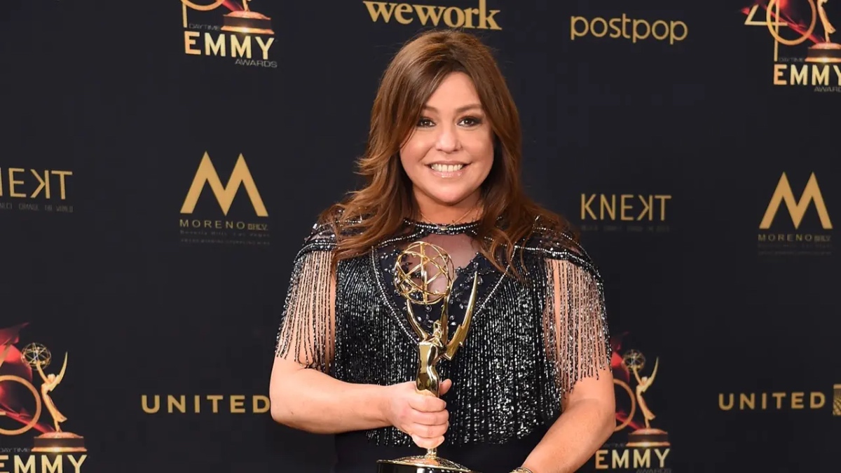 Rachel Ray holding her Emmy