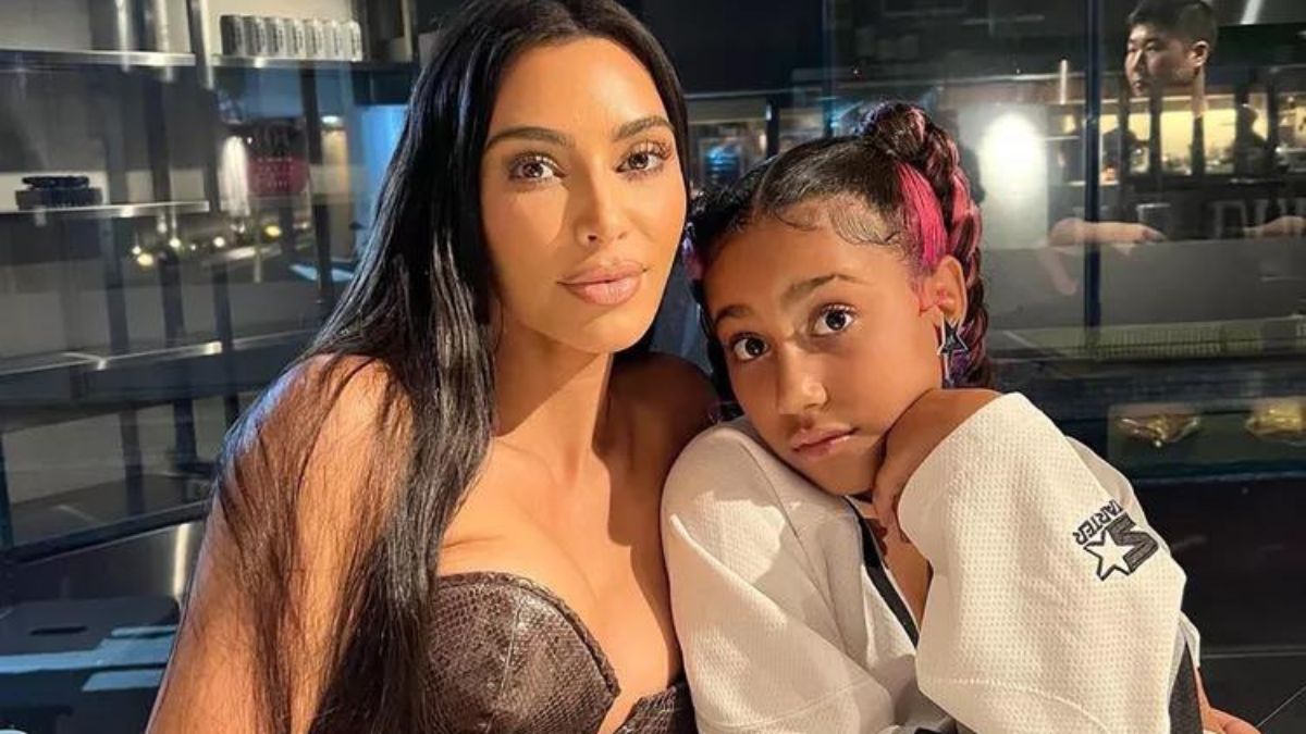 Kim Kardashian posing with her eldest daughter North West
