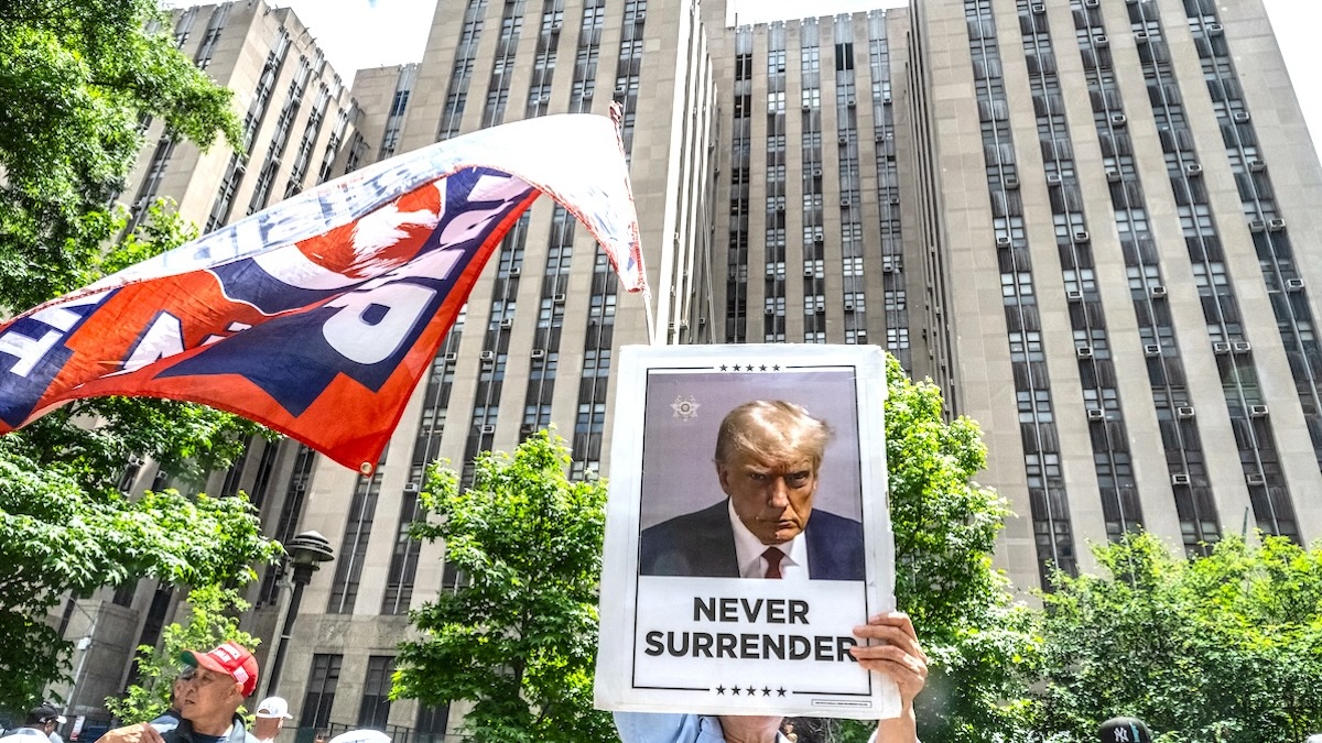 The New York City Criminal Courthouse with an image of a frowning Donald Trump above the words "Never Surrender" next to a Trump flag