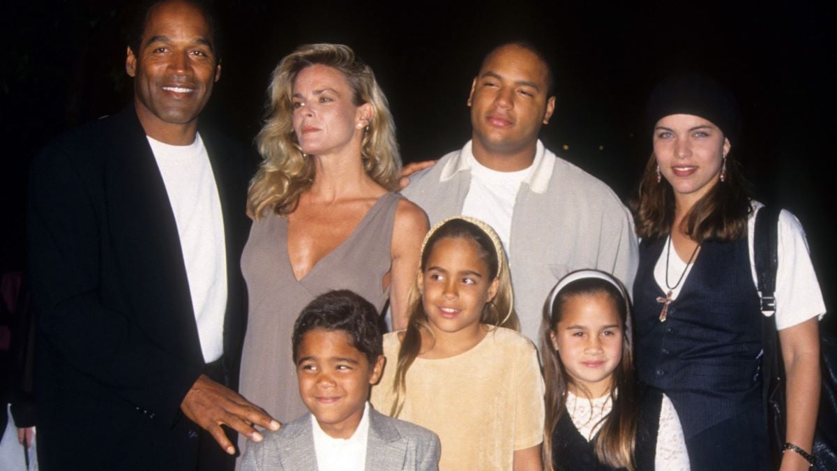 O.J. Simpson, Nicole Brown Simpson, Jason Simpson, Sydney Brooke Simpson, Justin Ryan Simpson pose at the premiere of the "Naked Gun 33 1/3: The Final Isult" in which O.J. starred on March 16, 1994 in Los Angeles, California. (Photo by Vinnie Zuffante/Getty Images)