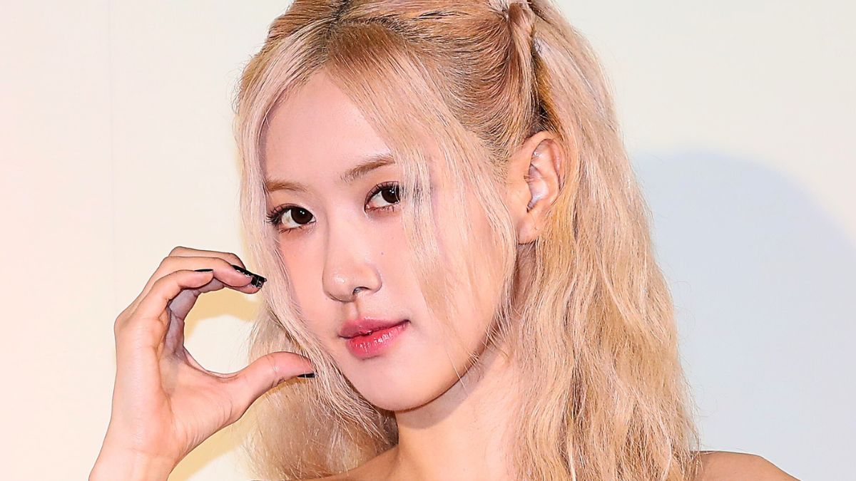 Rimowa brand ambassador, Rosé of girl group BLACKPINK is seen at the RIMOWA 'Mint & Papaya' collection launch photocall on April 15, 2024 in Seoul, South Korea.