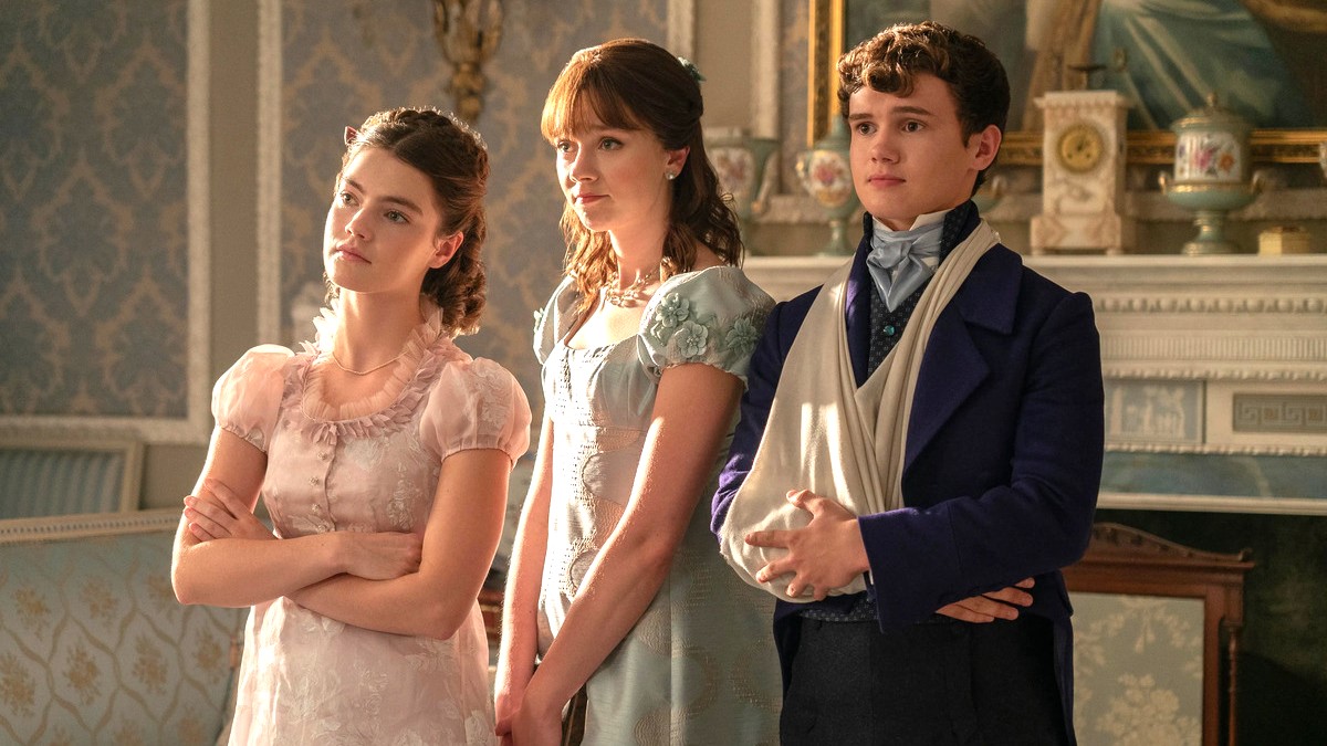 Hyacinth, Eloise, and Gregory Bridgerton in Bridgerton season 3