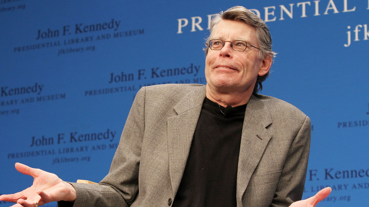 BOSTON, MASSACHUSETTS - NOVEMBER 07: Stephen King reads from his new fiction novel "11/22/63: A Novel" during the "Kennedy Library Forum Series" at The John F. Kennedy Presidential Library and Museum on November 7, 2011 in Boston, Massachusetts.