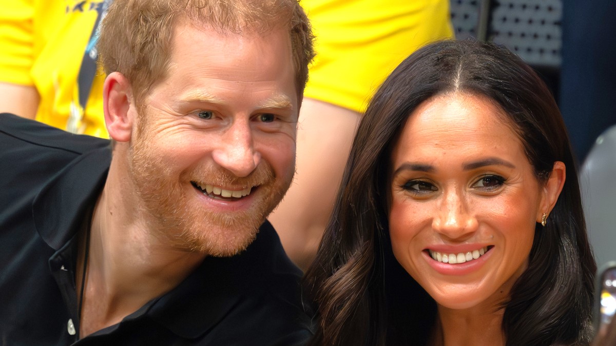 DUSSELDORF, GERMANY - SEPTEMBER 13: Prince Harry, Duke of Sussex and Meghan, Duchess of Sussex attend the Wheelchair Basketball preliminary match between Ukraine and Australia during day four of the Invictus Games Düsseldorf 2023 on September 13, 2023 in Duesseldorf, Germany.